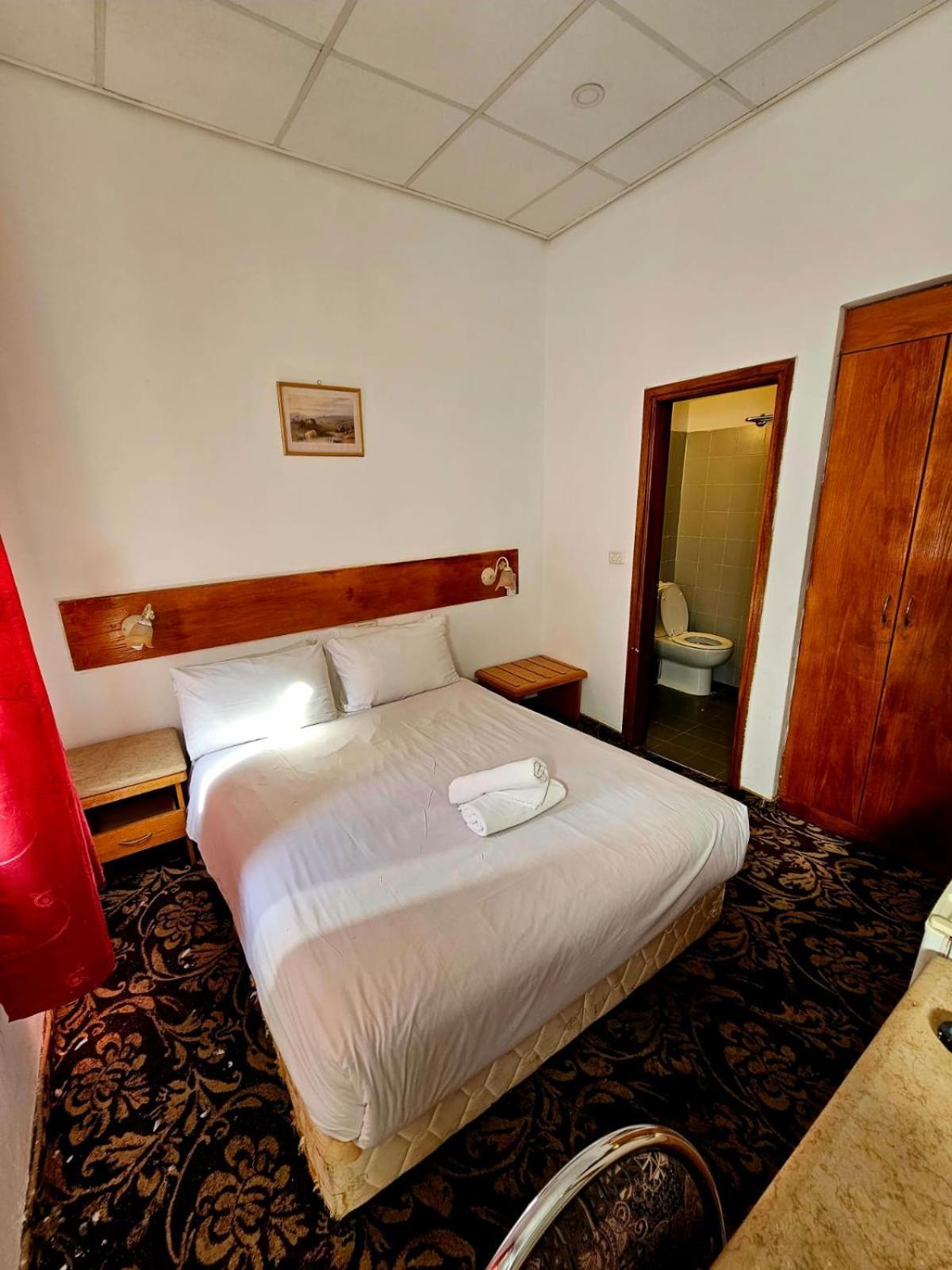 Zion Hotel 2*