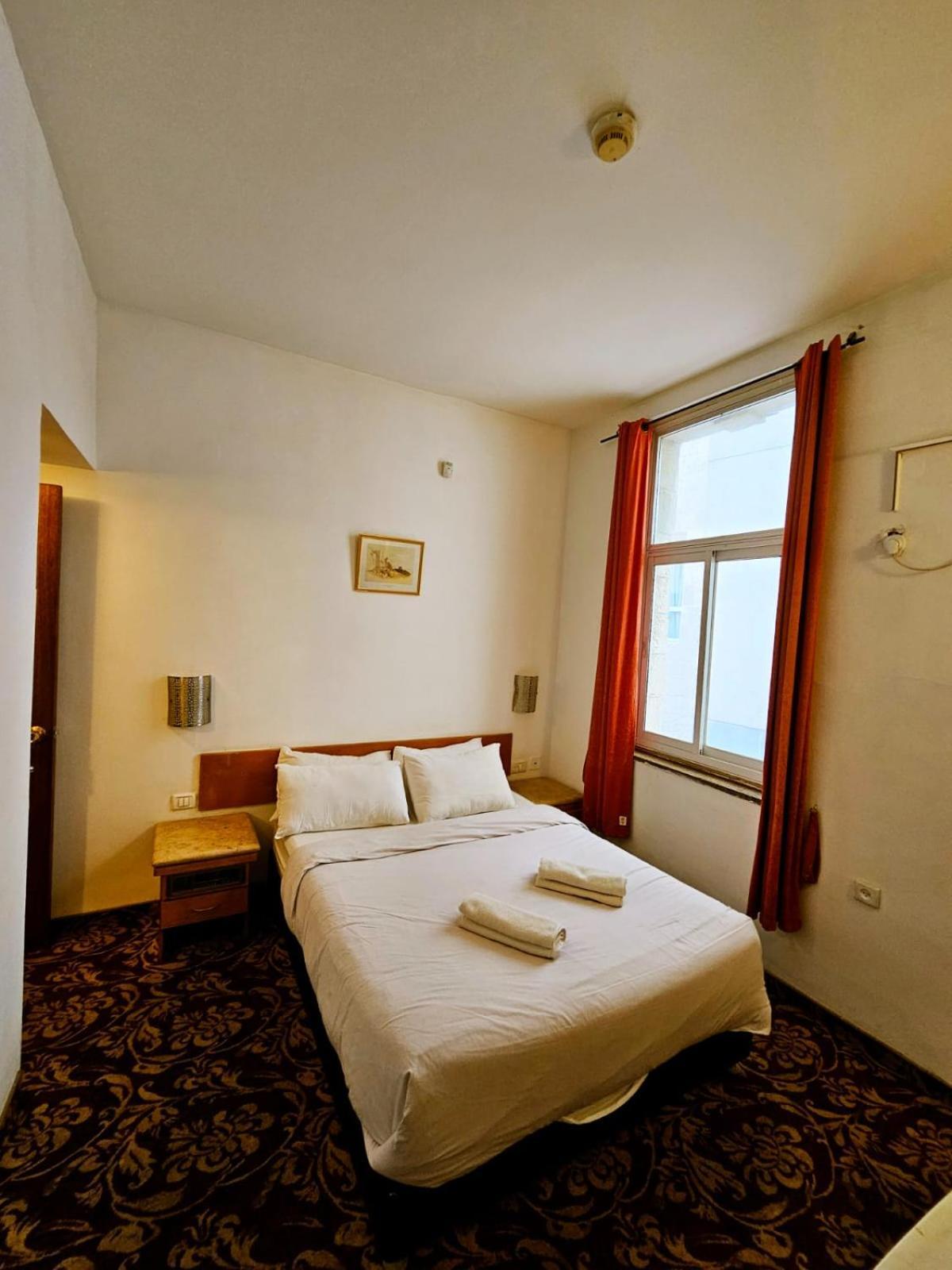 Zion Hotel 2*