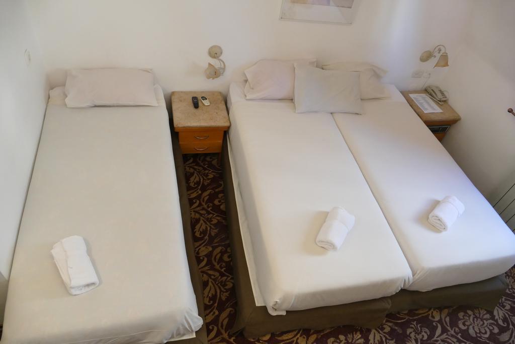 Zion Hotel 2*